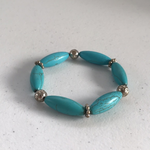 Vintage Faux Turquoise and Silver Bead Stretch Bracelet - Picture 3 of 6